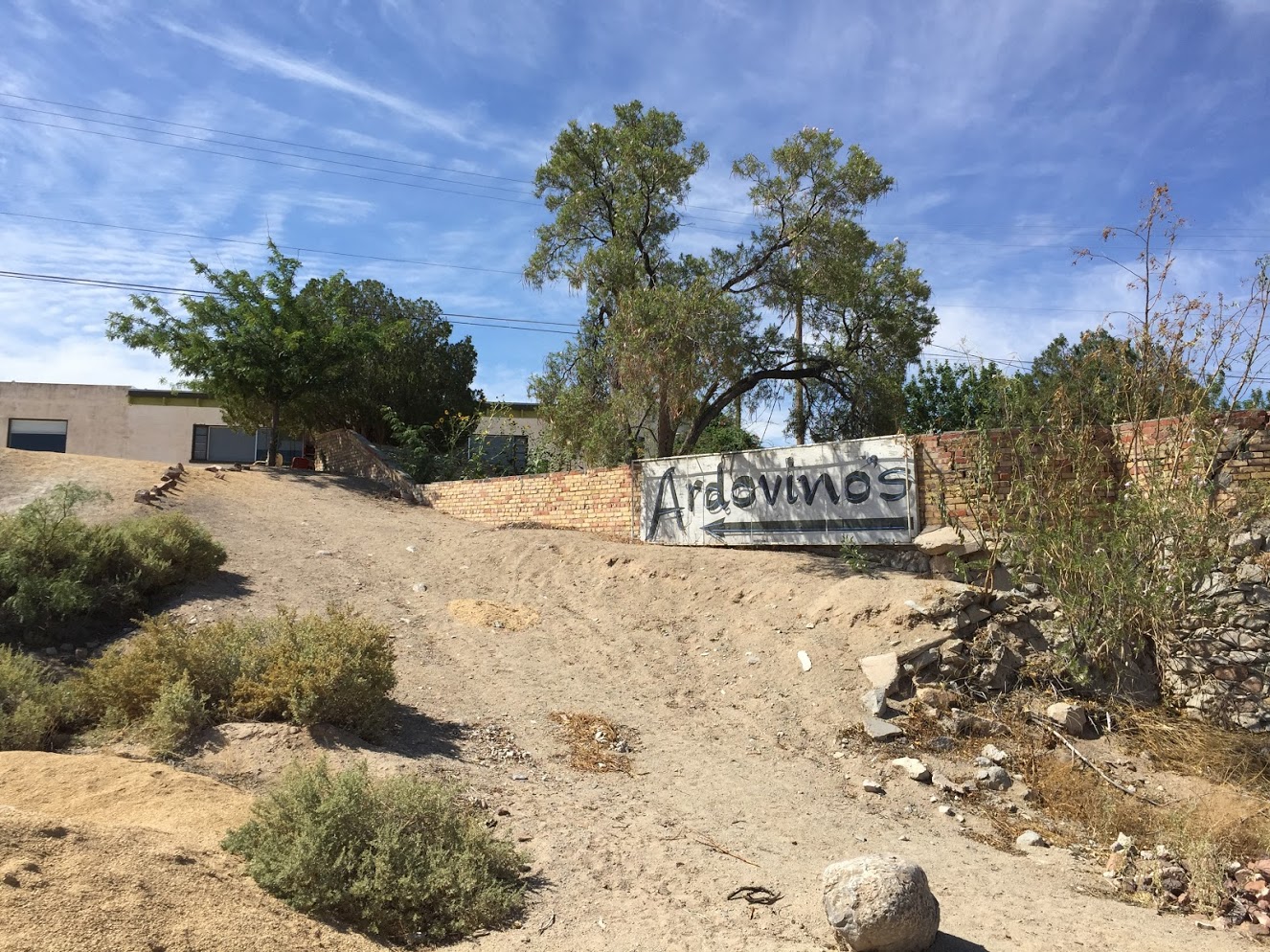 The old Ardovino's sign with the arrow makes the place more attractive.