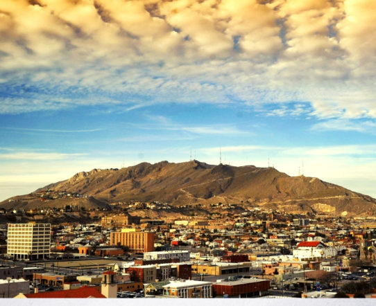 The post provides a beautiful infographic on the benefits of living in EL Paso, Texas. #ElPaso #Texas #travel #Living #TexasLiving