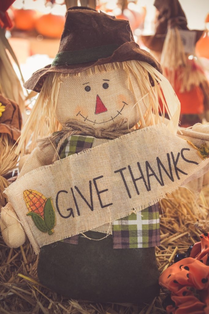 A cute scarecrow can be a part of the Thanksgiving decoration. #ThanksgivingDecor #Thanksgiving #FallDecor #WinterDecor